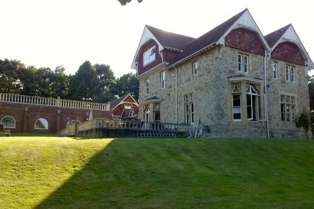 Country Manor House With Indoor Pool And Hot Tub Villa Rochester  Exterior photo