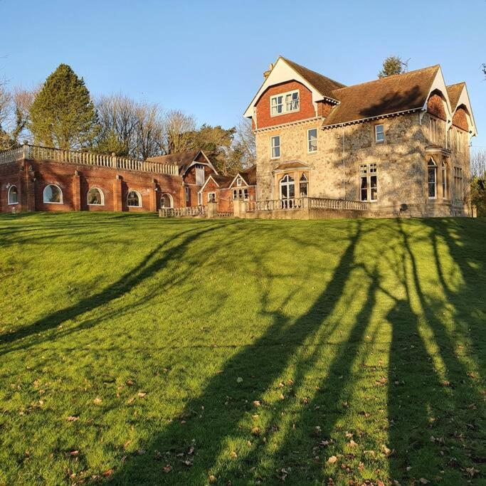 Country Manor House With Indoor Pool And Hot Tub Villa Rochester  Exterior photo